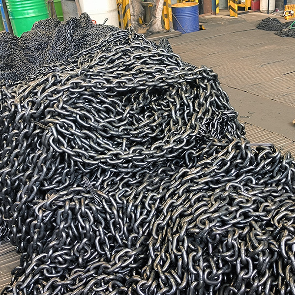 剛做好的發(fā)黑起重鏈條