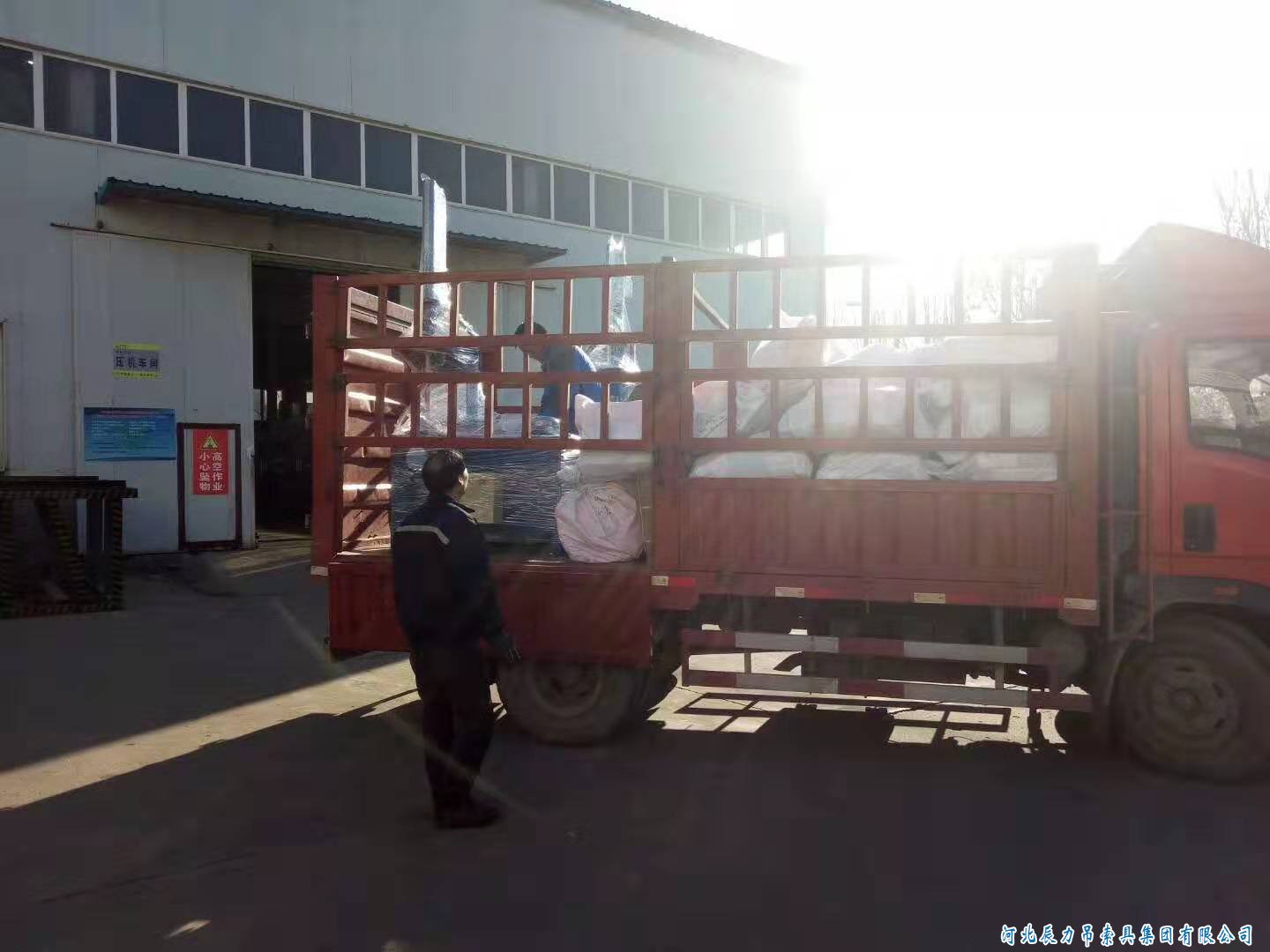 兩臺辰力32型鋼絲繩插套機(jī)發(fā)貨！